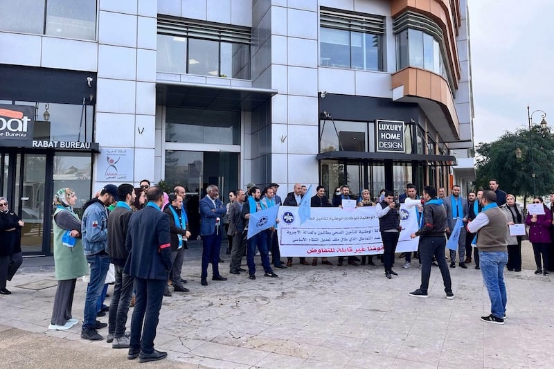 إضراب لمستخدمي قطاع التأمين الصحي يشل بعض الخدمات ويعيد ملف المطالب الاجتماعية إلى الواجهة