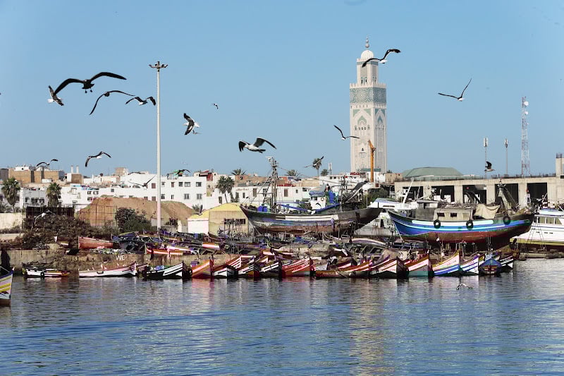 السواحل المغربية تتأهب لسوء الأحوال الجوية وعلو الأمواج يعطل موانئ الصيد