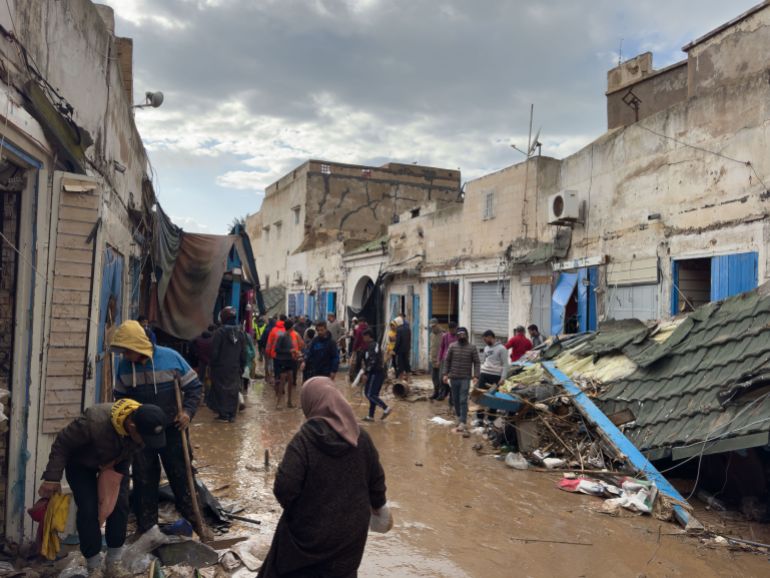 الحكومة تعلن تعويضات للمتضررين من الفيضانات واستعادة نحو 15 ألف أسرة لحياتها الطبيعية