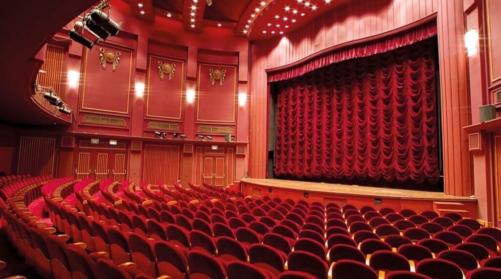 التمويل يرتفع… لكن لا مكان للهواة: قواعد جديدة تهزّ المسرح