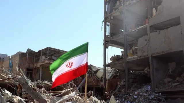 طهران تضرب في العمق الخليجي.. والأسواق العالمية تترقب التداعيات