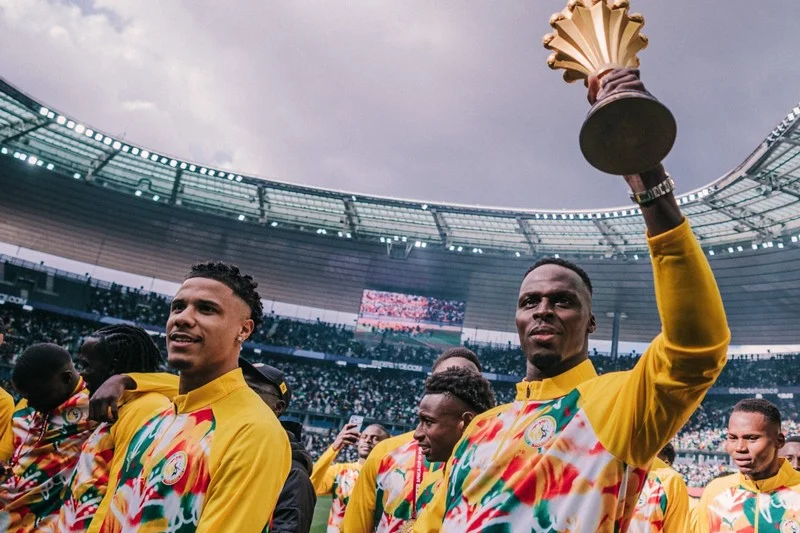 معركة اللقب تنفجر.. وثيقة من باريس تُشعل الصراع بين المغرب والسنغال