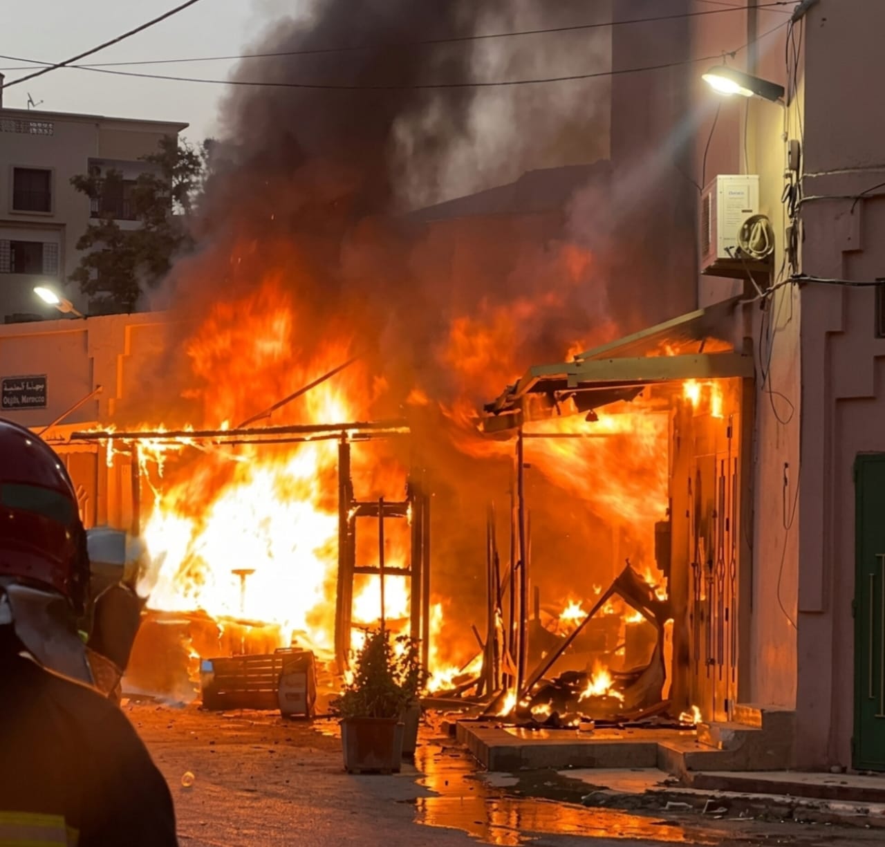 خسائر مادية كبيرة إثر حريق اندلع بمحل للمأكولات الخفيفة في وجدة
