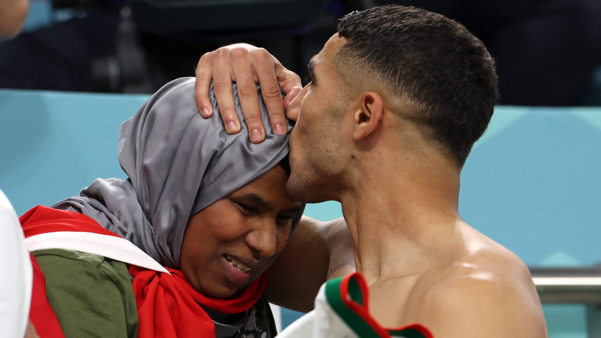 لقجع… برّ الوالدين من القيم الراسخة في المجتمع المغرب