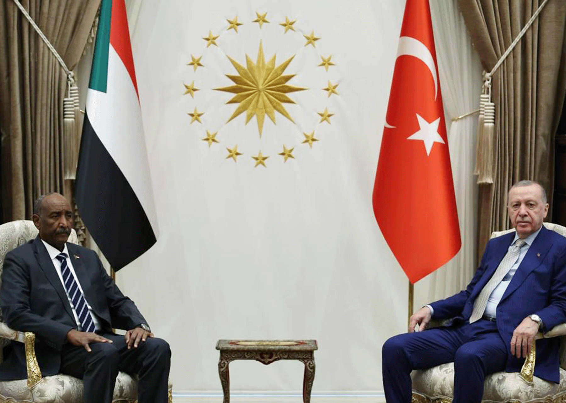 زيارة عبد الفتاح البرهان تفتح باب التساؤلات حول أبعادها السياسية والدبلوماسي