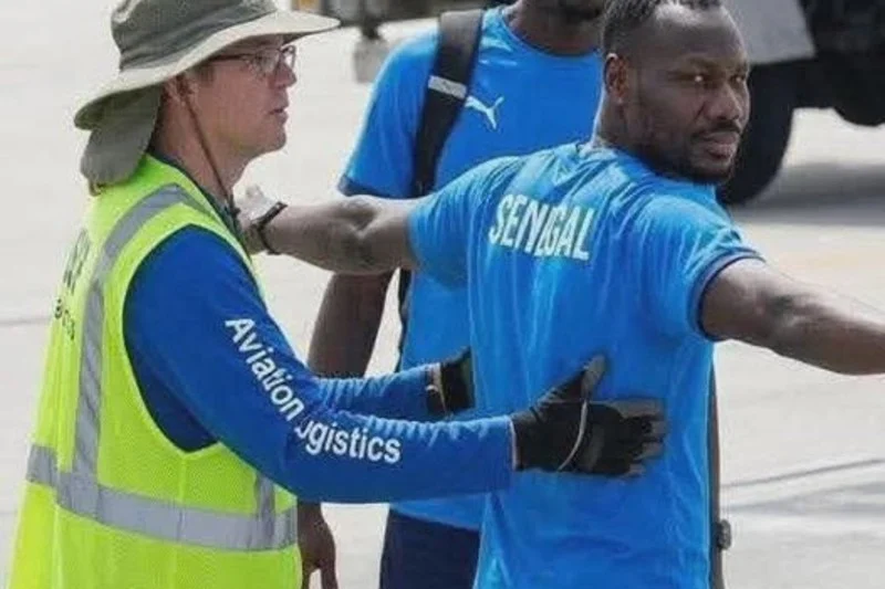 الاتحاد السنغالي يوضح حقيقة تفتيش لاعبيه في مطار أمريكي